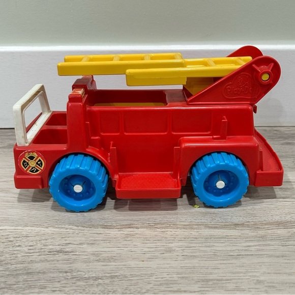 Vintage 1983 Kenner Play-Doh Red Plastic Fire Truck Toy - Picture 4 of 10